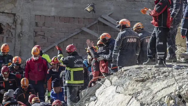 Depremin 30'uncu saatinde kurtarılan Eylül'ün duygulandıran hikayesi