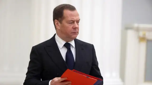 Rusya: Macron, en geç 2027'de ortadan kaybolacak ve özlenmeyecek