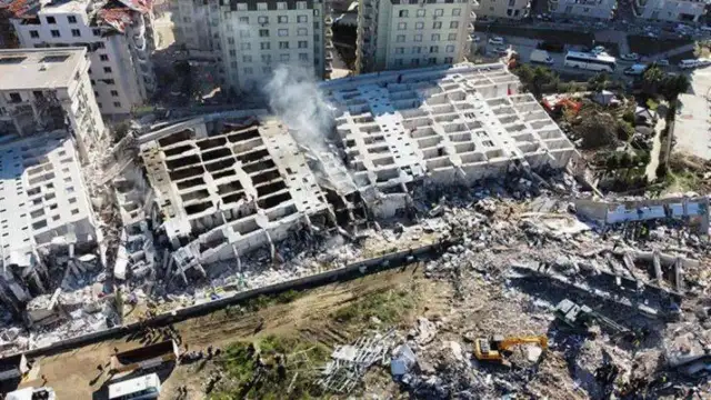 Müteahhit 700 kişiye mezar olan Rönesans Rezidans'ı "kıbleye bakıyor" diye satmış: İşte o görüntü