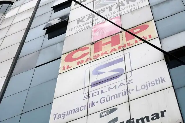 CHP Trabzon İl Başkanlığı'na kurşun isabet etti