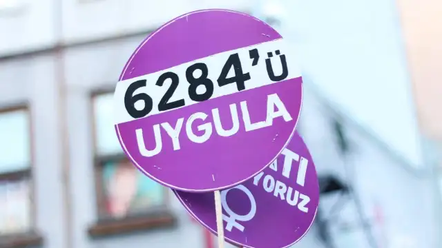 "Bakanlık, öldürülen kadının ailesine 'koruyamadın' tazminatı ödeyecek"