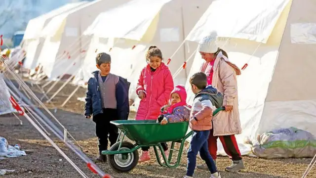 Sadet Berkyürek: Enkazın üzerine çadır kent mi olur?