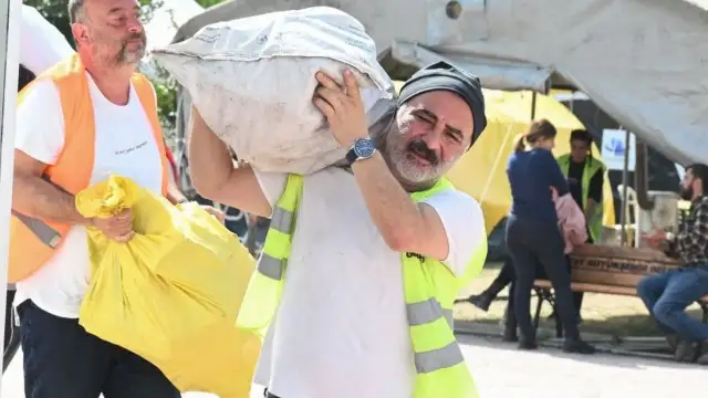 Oyuncu Cengiz Bozkurt, 20 gündür deprem bölgesinde: İhtiyaç olduğu sürece buradayım