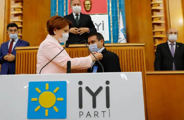 Aşık Mahzuni Şerif’in oğlu Emrah Mahzuni İYİ Parti’den istifa etti