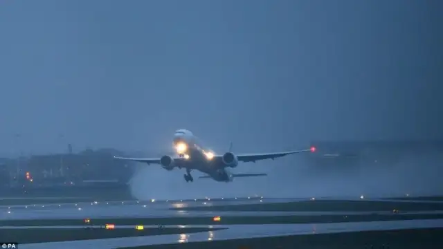 Boeing'in 737 sınıfı 2 bin 612 yolcu uçağına denetim kararı