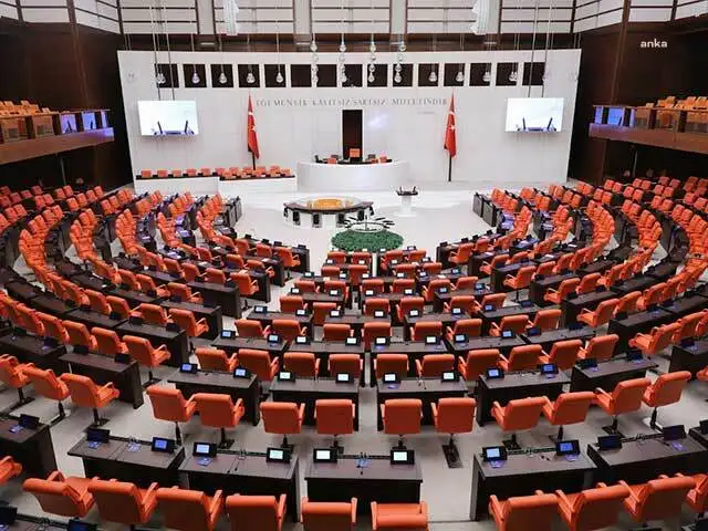 TBMM'de Kürtçe krizi! DEM Partili vekil Kürtçe konuşunca ses gitti Vekiller birbirine girdi