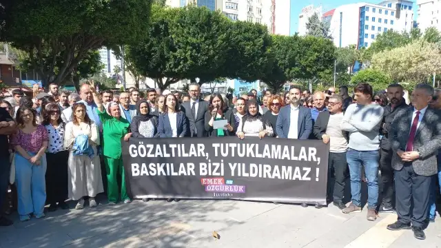 Adana'da Emek ve Özgürlük İttifakı bileşenleri Diyarbakır merkezli yaşanan gözaltıları protesto etti