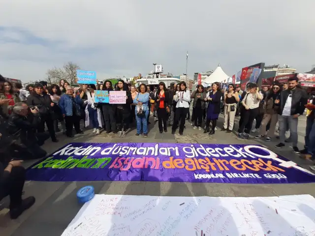 Kadınlar Birlikte Güçlü: Kadınların isyanı ne evlere ne sandıklara sığacak