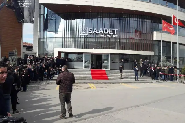 Saadet Partisi'nde olağanüstü kongre ertelendi
