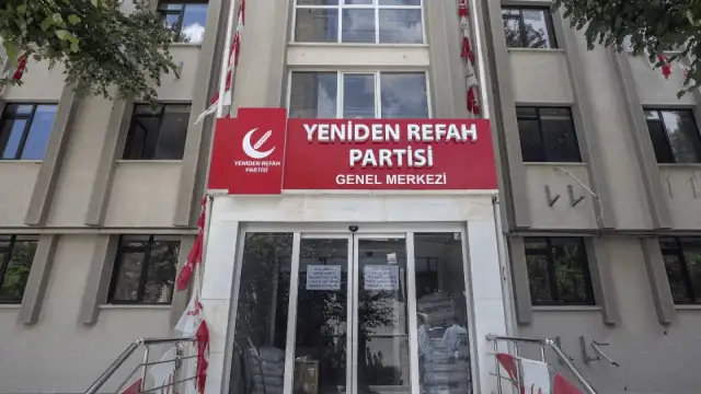 Yeniden Refah Partisi Konyaaltı İlçe yönetimi topluca istifa etti