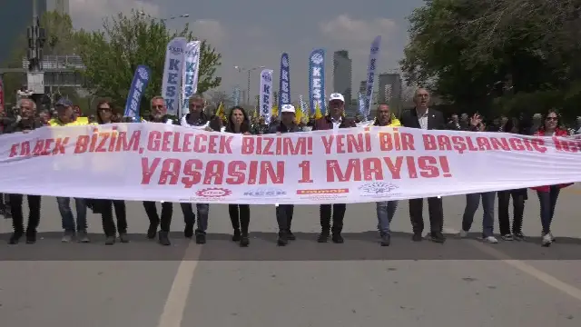Emekçiler 1 Mayıs'ta bir araya geldi: Birisi kuru ekmeği çöpten buluyor. Kimisi balla kaymakla yaşıyor. Bu vicdan mı?