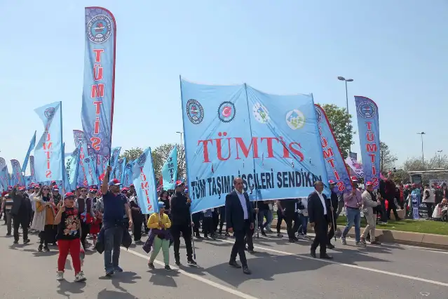 TÜMTİS örgütlü olduğu tüm illerde 1 Mayıs’a kitlesel katıldı