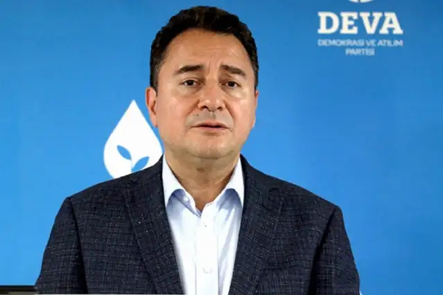 Babacan: Yüzde 42 enflasyona başarı diyerek dolaşanların, dünya değil başka gezegende miyim diye kendisine sorması lazım
