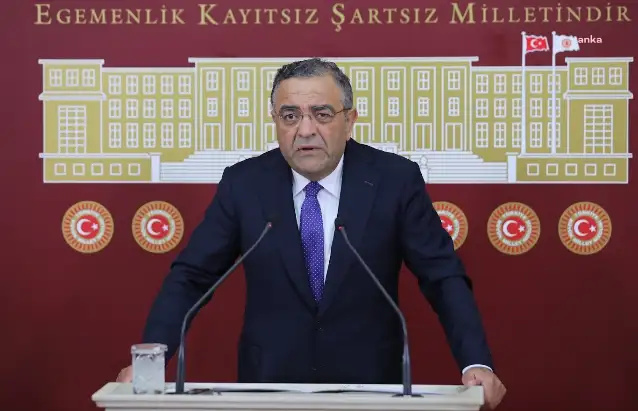 CHP'li Tanrıkulu, Diyarbakır’da tutuklu olarak yargılaması süren 15 gazetecinin tahliye edilmesi için çağrıda bulundu