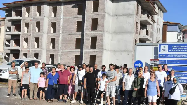 Manisa'da TOKİ eylemi: Yarı aç yarı tok yaşıyoruz