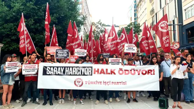 TİP Kadıköy'den seslendi: "Saray harcıyor, halk ödüyor. Halkın sırtından inin, zamlar geri alınsın"