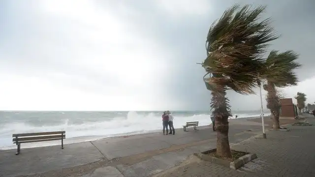 Meteoroloji'den Marmara, İzmir ve Manisa için kuvvetli rüzgar ve fırtına uyarısı