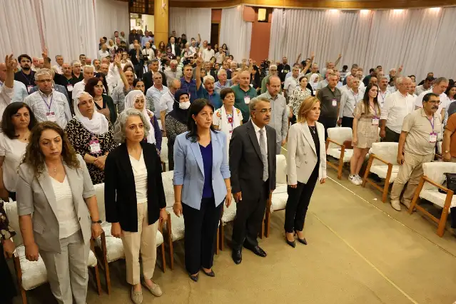 HDP'nin yeni eş genel başkanları Sultan Özcan ve Cahit Kırkazak oldu