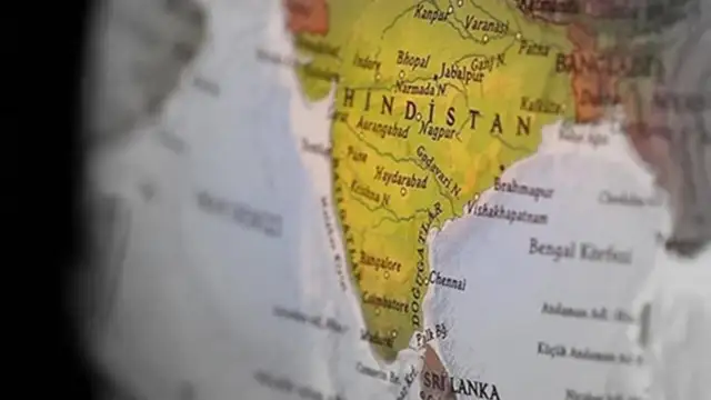 Hindistan'da yolcu otobüsüyle kamyonun çarpışması sonucu 20 kişi hayatını kaybetti