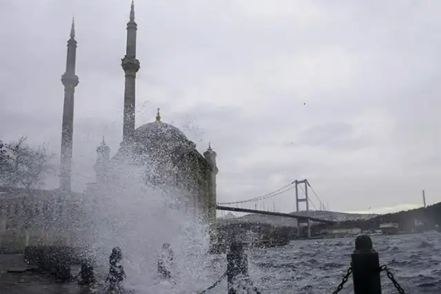 İstanbul Valiliği'nden arife ve bayramın ilk günü için kuvvetli rüzgar uyarısı