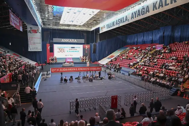 CHP'nin Ankara İl Kongresini açık farkla kazanan Dr. Ümit Erkol yeni il başkanı oldu