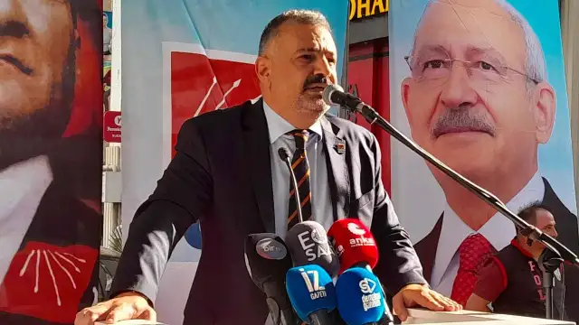 CHP'nin ilk il kongresinin düzenleneceği İzmir'de mevcut başkan Aslanoğlu adaylığını açıkladı