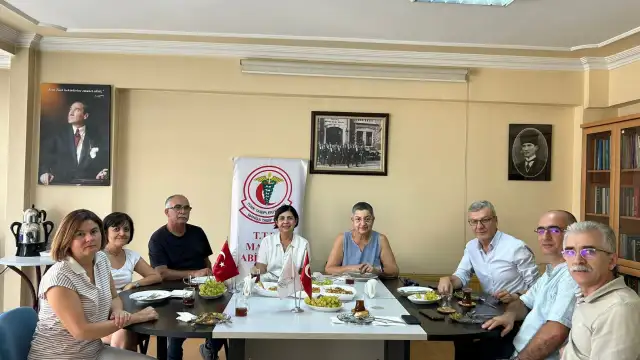 TTB Başkanı Fincancı il il Türkiye'yi geziyor: Manisa'da hekim ve sağlık emekçileriyle buluştu