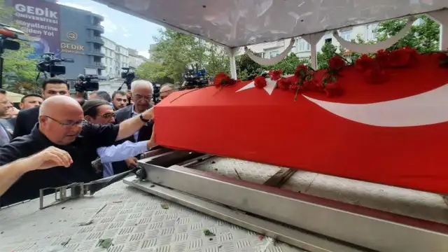 Gazeteci-yazar Hıfzı Topuz son yolculuğuna uğurlandı