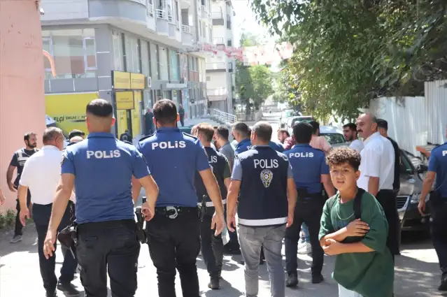 Siirt'te CHP İl Kongresi'nde arbede yaşandı