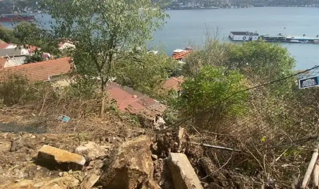 Beşiktaş'ta evlerin bulunduğu yere kaya düştü