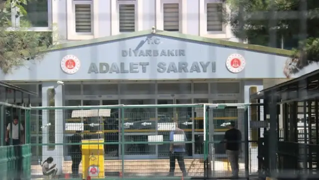 Kürtçe savunma yapan tutuklular ‘susma haklarını kullanmış’ sayıldı