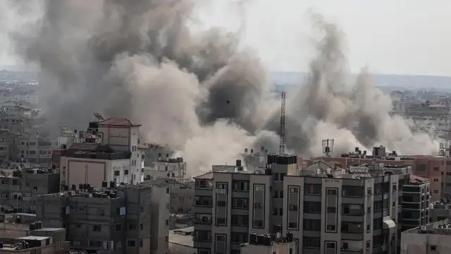 İsrail'in Gazze'de bir evi hedef aldığı saldırıda 12 Filistinli öldü