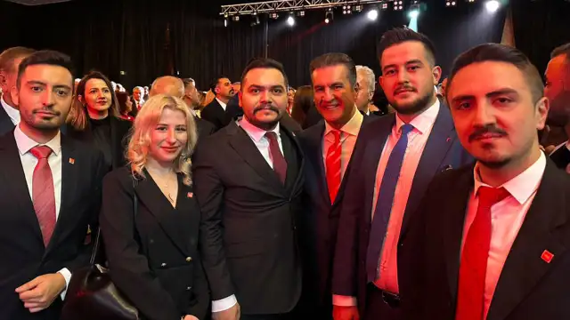 Görevden alındığı açıklanmıştı: Zafer Partili isim hâlâ Kılıçdaroğlu'nun danışmanı