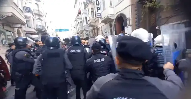 HDP İstanbul İl binası önünde polis müdahalesi: Gözaltılar var