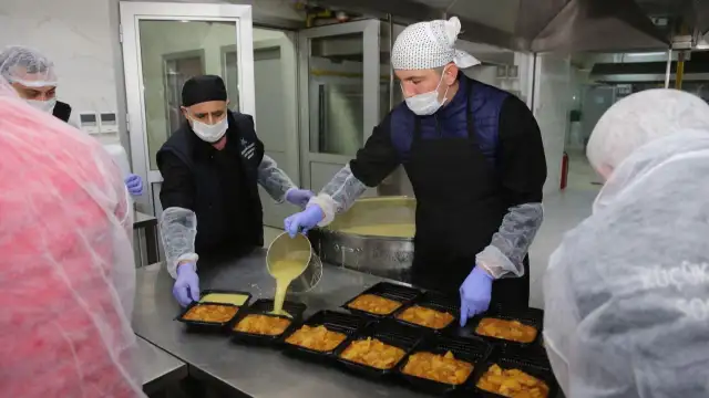 Küçükçekmece Belediyesi, aşevinin kapılarını üniversite öğrencilerine açtı