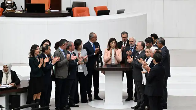 Sırrı Sakık'a küfür eden MHP'li Celal Adan Genel Kurul'da protesto edildi