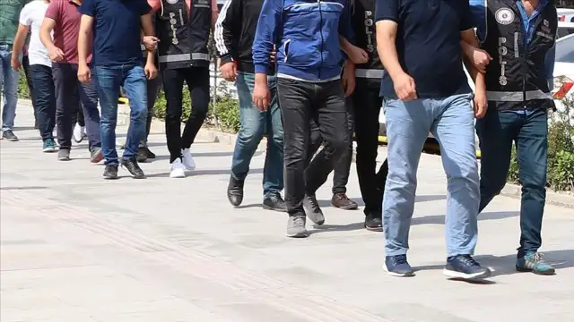Batman'da yapılan ev baskınlarında 12 kişi gözaltına alındı