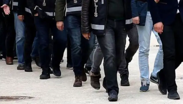 3 farklı kentte yapılan ev baskınlarında 15 kişi gözaltına alındı