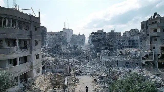 İsrail'in Gazze'nin kuzey ve orta kesimine düzenlediği saldırılarda 96 kişi öldü
