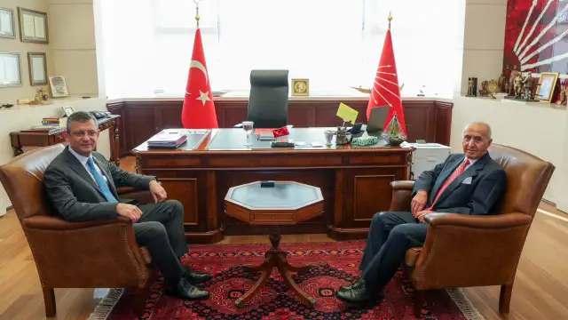 CHP eski Genel Başkanı Hikmet Çetin MYK toplantısına girdi