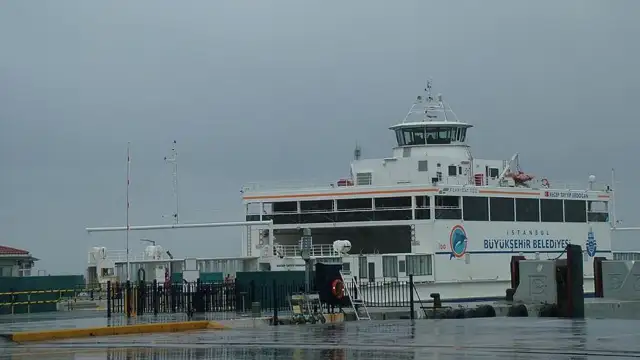 İstanbul Deniz Otobüsleri olumsuz hava koşulları nedeniyle 32 seferini iptal etti