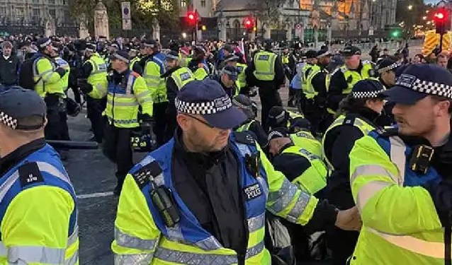 Londra'da Filistin aktivistlerine destek eylemi: 86 gözaltı