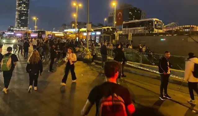 Mecidiyeköy metrobüs durağında 'bomba' alarmı