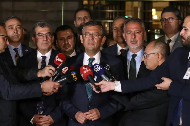 Özgür Özel: Vatandaşları direnmeye çağırıyorum, darbeleri halk bastırır