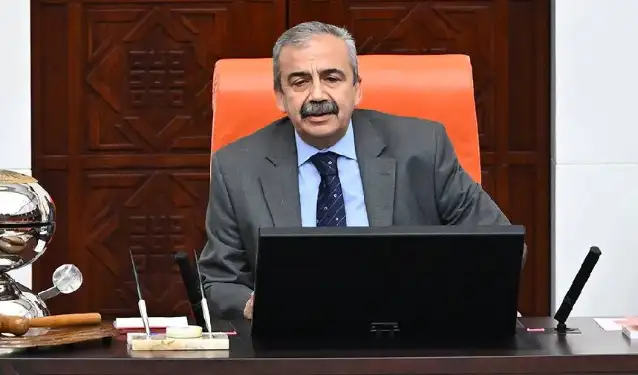 TBMM Başkanvekili Sırrı Süreyya Önder hastaneye kaldırıldı