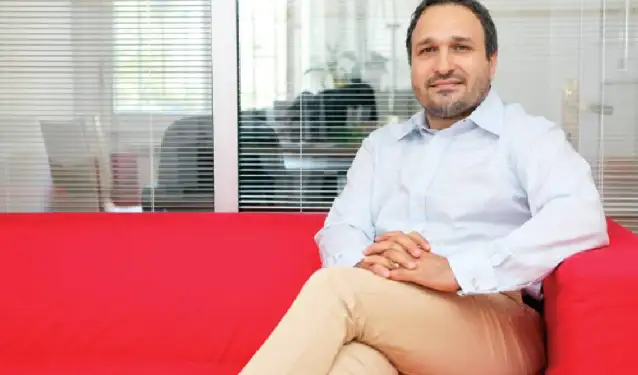 Suat Özçağdaş kimdir?