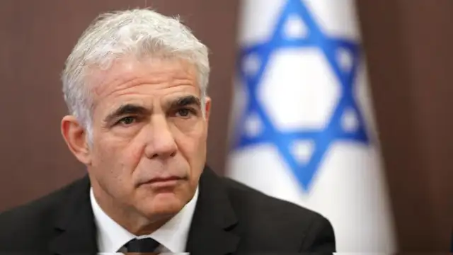 Lapid, Gazze'deki esirlerin "askeri baskıyla" öldüğünü söyledi