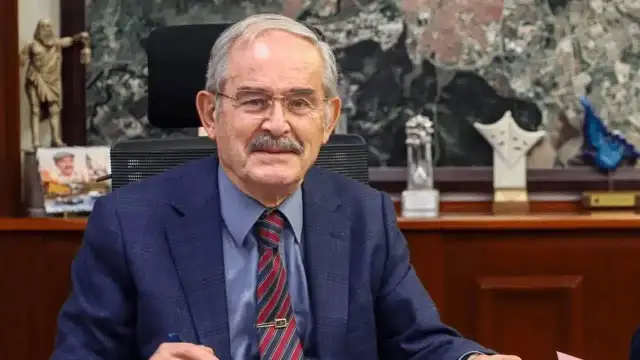 Yılmaz Büyükerşen Kimdir ? Öz geçmişi