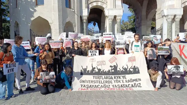 Üniversite öğrencileri YÖK'ü ve KYK'yı protesto etti