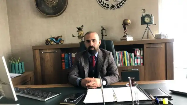 Karakolda müvekkili ile Kürtçe konuşan avukata saldırı
